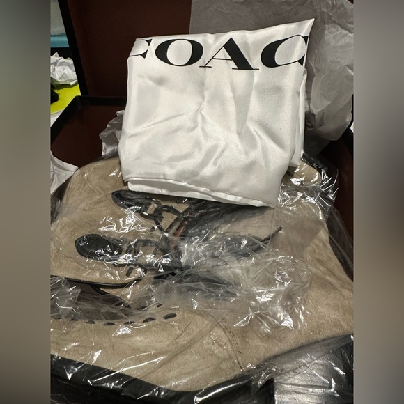 🎁 HTF! 🔥👸🏻 Coach Lace-Up Chain Oak Booties NIB👢 🎁 FIRM PRICE🔥🔥🔥 - Picture 13 of 13